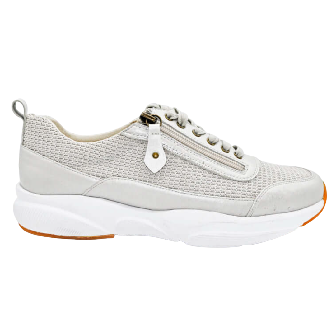 Pure Comfort Aced Sneaker