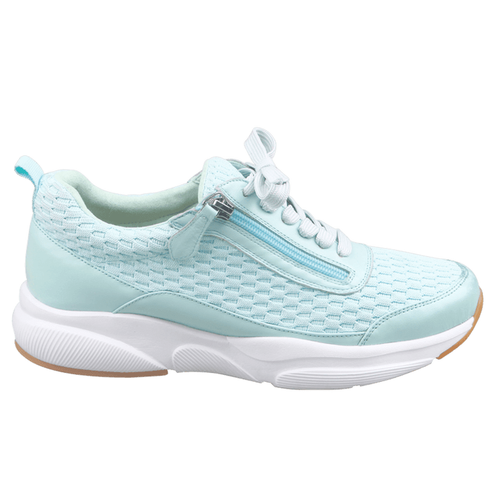 Pure Comfort Aced Sneaker